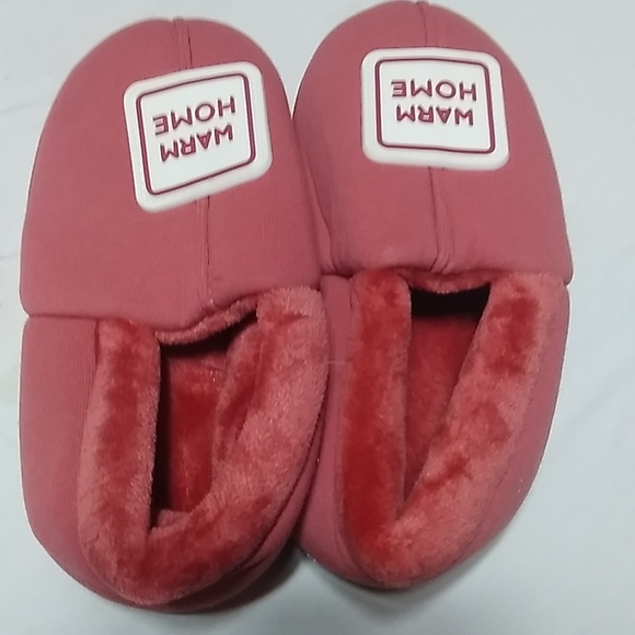 Kids Slippers size 4 - Picture 3 of 3